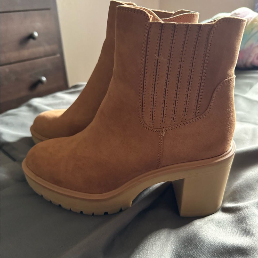 Cognac boots